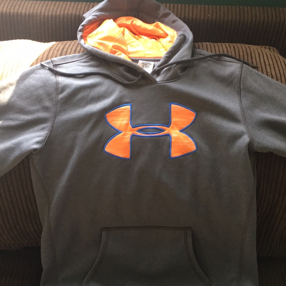 UnderArmour hoodie only worn a 2 times !!!!